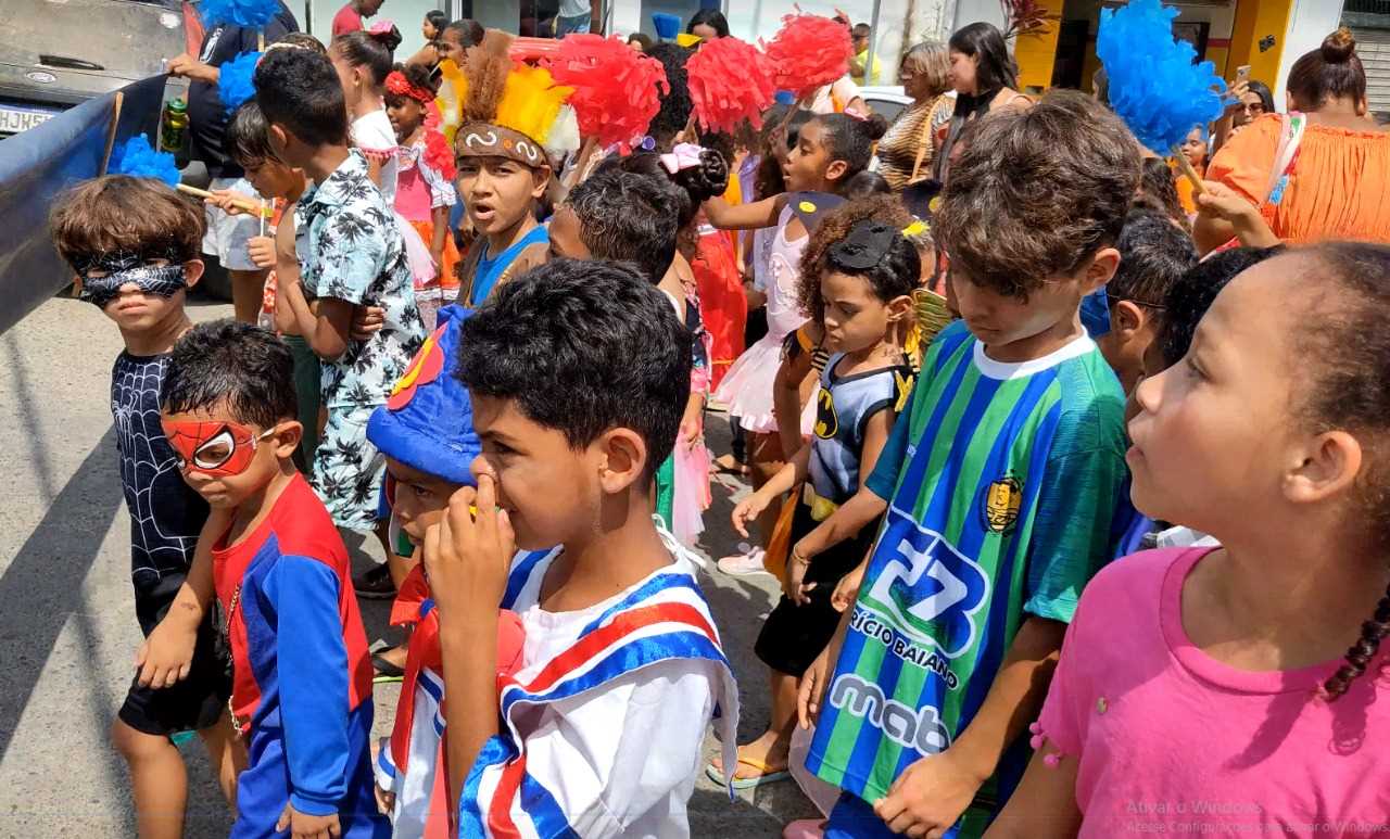 Camacã: Grupo Escolar João XXIII e Grupo Escolar Clériston Andrade promoveram desfile em homenagem as crianças